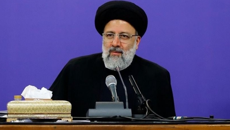 رئیسی: ممکن است اختلاف نظر&zwnj;هایی در تیم اقتصادی دولت وجود داشته باشد، اما در عمل هماهنگ هستند / این دولت به دور از فامیل&zwnj;بازی تشکیل شده، اما تلاش می&zwnj;کنند طور دیگری آن را معرفی کنند