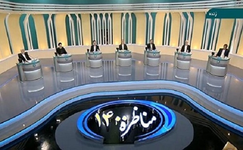 پوششیها آب ریخته را نذر امام زاده کردند پوششیها آب ریخته را نذر امام زاده کردند