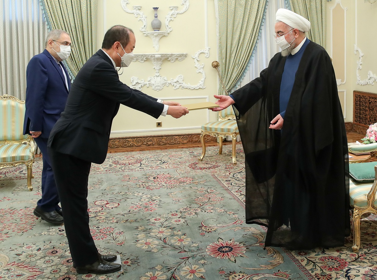 روحانی: مشکلات ایجاد شده ناشی از تحریم های غیرقانونی آمریکا بر روابط کره جنوبی با ایران باید هرچه زودتر حل و فصل شود روحانی: مشکلات ایجاد شده ناشی از تحریم های غیرقانونی آمریکا بر روابط کره جنوبی با ایران باید هرچه زودتر حل و فصل شود