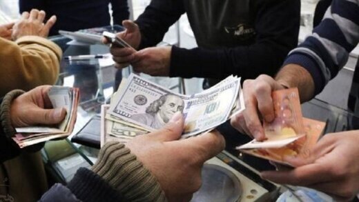 موجسواری دلالان در بازار ارز/ دلار به بالای ۳۰ هزار تومان میرود؟ موجسواری دلالان در بازار ارز/ دلار به بالای ۳۰ هزار تومان میرود؟