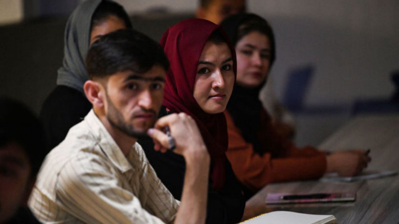 طالبان: زنان به شرط رعایت حجاب و پوشش مشروع می توانند در دانشگاه تحصیل کنند/ کلاس&zwnj;های درس مختلط نخواهد بود