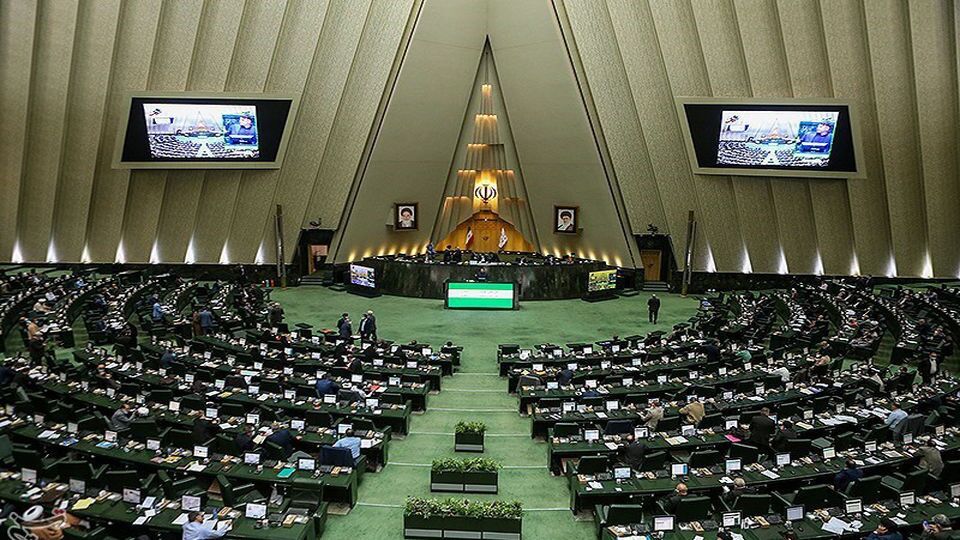 قالیباف به اداره پادگانی مجلس متهم شد قالیباف به اداره پادگانی مجلس متهم شد