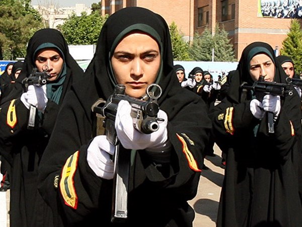 پلیس: گردان «زنان» یگان ویژه در چند مورد از حوادث و ناآرامیهای سال گذشته در صحنه حضور داشت / در سال گذشته این یگان در ۱۰ استان مستقر بود؛ یک گردان هم در تهران مستقر است پلیس: گردان «زنان» یگان ویژه در چند مورد از حوادث و ناآرامیهای سال گذشته در صحنه حضور داشت / در سال گذشته این یگان در ۱۰ استان مستقر بود؛ یک گردان هم در تهران مستقر است
