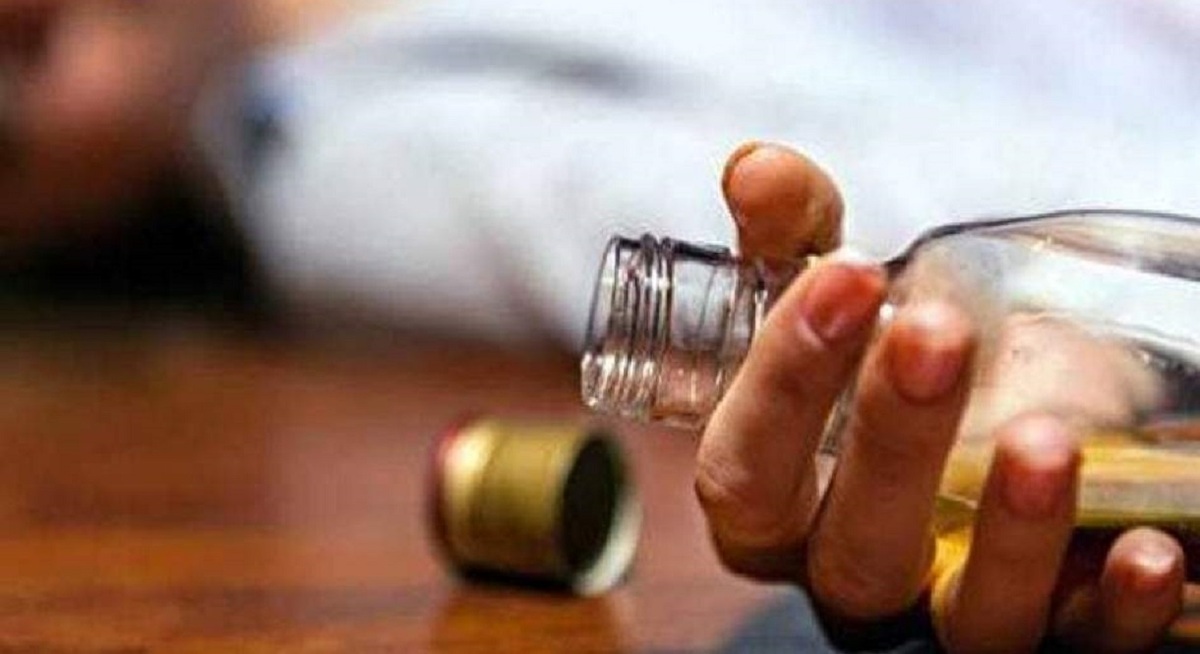 افزایش فوتیهای مصرف مشروبات دستساز در بندرعباس به ۸ نفر / ۱۷ نفر بدحال هستند افزایش فوتیهای مصرف مشروبات دستساز در بندرعباس به ۸ نفر / ۱۷ نفر بدحال هستند