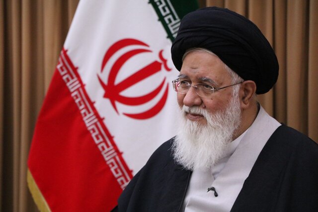 دشمنان نظام و اسلام با علم کردن موضوعی و عملیات روانی میخواهند یکی از مسئولان را کنار بزنند و بر شما مردم مسلط شوند دشمنان نظام و اسلام با علم کردن موضوعی و عملیات روانی میخواهند یکی از مسئولان را کنار بزنند و بر شما مردم مسلط شوند