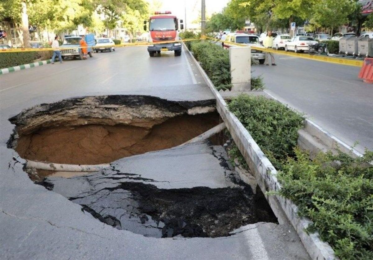 بمب ساعتی اصفهان در آستانه ترکیدن بمب ساعتی اصفهان در آستانه ترکیدن