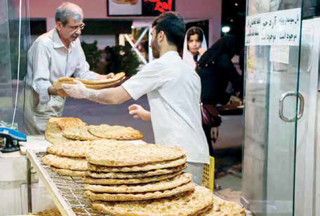 تغییر پرداخت یارانه نان هزینه&lrm;زاست