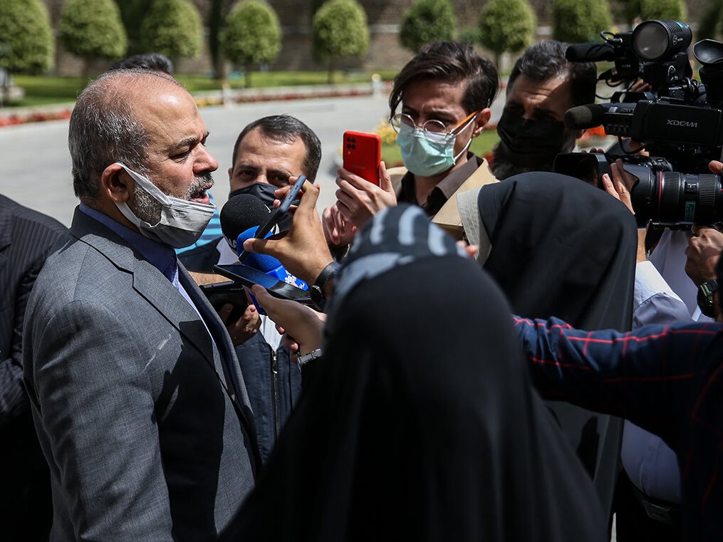 واکنش وزیر کشور به &laquo;انتشار عامدانه تصاویر کشف حجاب&raquo;: بعضی از این موارد اصلا مربوط به داخل نیست؛ از خارج حمایت و اداره می&zwnj;شود / اینکه عده&zwnj;ای در خارج بنشینند و برای داخل تعیین تکلیف کنند، قابل&zwnj;قبول نیست