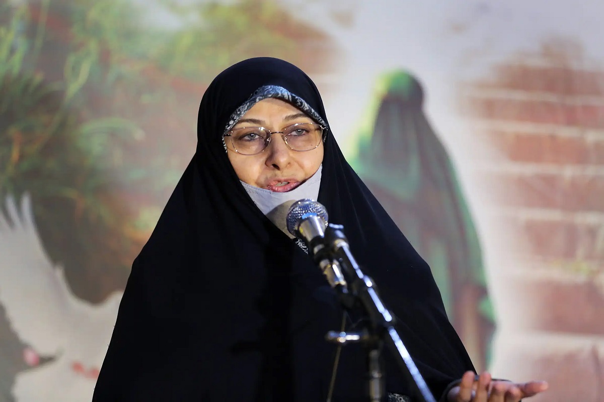 واکنش معاون زنان ریاست جمهوری به برخورد گشت ارشاد با یک مادر: دلجویی فوری نشان از آن دارد که &lrm;نیروی انتظامی هم به جایگاه &lrm;زن و &lrm;مادر به خوبی واقف است