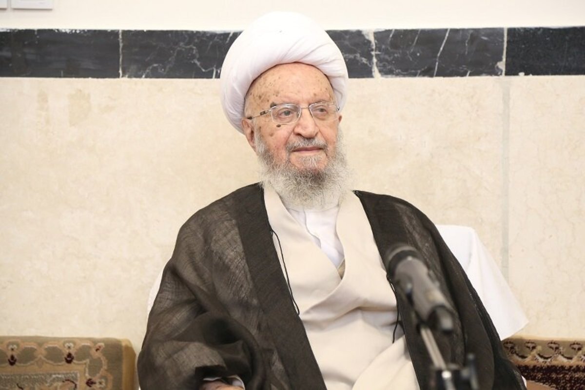 آیت الله مکارم: حاکم شرع می&zwnj;تواند بی حجابان را جریمه نقدی کند