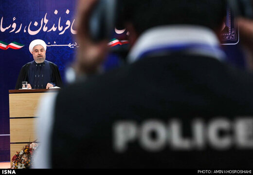روحانی : وظیفه پلیس اجرای قانون است ، نه اسلام/ همه باید نوکر مردم باشیم/ وظیفه پلیس برای رعایت تواضع و ادب در برخورد با جوانان و بانوان، سنگینتر است روحانی : وظیفه پلیس اجرای قانون است ، نه اسلام/ همه باید نوکر مردم باشیم/ وظیفه پلیس برای رعایت تواضع و ادب در برخورد با جوانان و بانوان، سنگینتر است