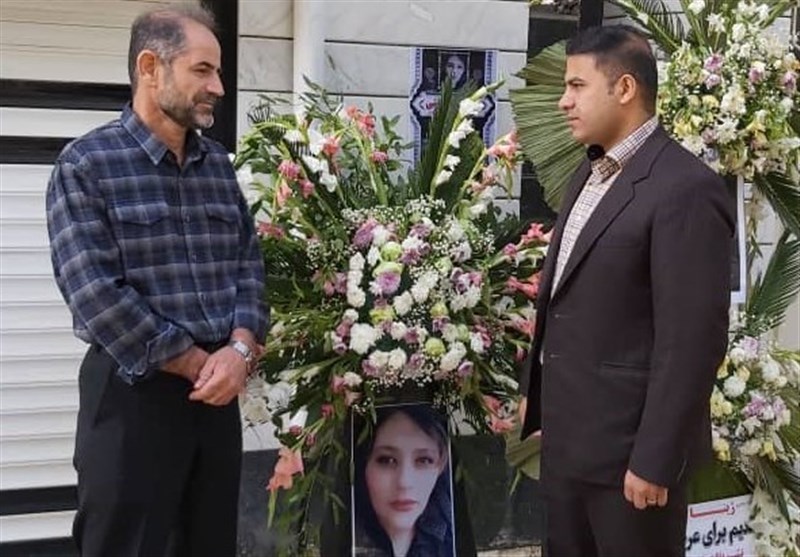 پدر مهسا امینی: پسرم از مأموران خواهش کرده و گفته بود ما بچه شهرستانیم، آدرس بلند نیستیم و خواهرم را نبرید اما جوابی نگرفته بود/ مانتو دخترم مشکلی نداشت؛ حجابش پوشیده بود / طرح برخی ادعاها مبنی بر اینکه من اجازه عمل مهسا را نداده&zwnj;ام، دروغ بوده و صحت ندارد