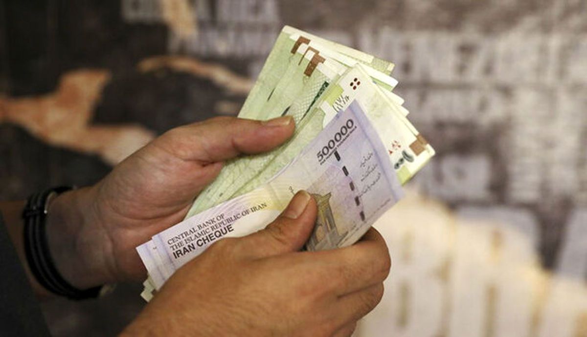 دولت فعلا یارانه نقدی را پرداخت میکند دولت فعلا یارانه نقدی را پرداخت میکند