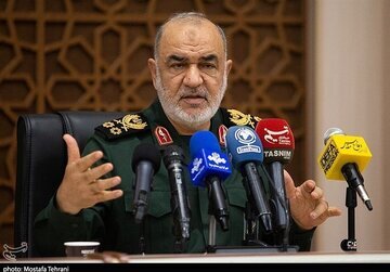 سردار سلامی خطاب به فرماندهان و وابستگان سپاه پاسداران: دشمن می خواست سلاح ها را به رخ شما بکشد اما نترسید /تاریخ را تغییر دادید سردار سلامی خطاب به فرماندهان و وابستگان سپاه پاسداران: دشمن می خواست سلاح ها را به رخ شما بکشد اما نترسید /تاریخ را تغییر دادید