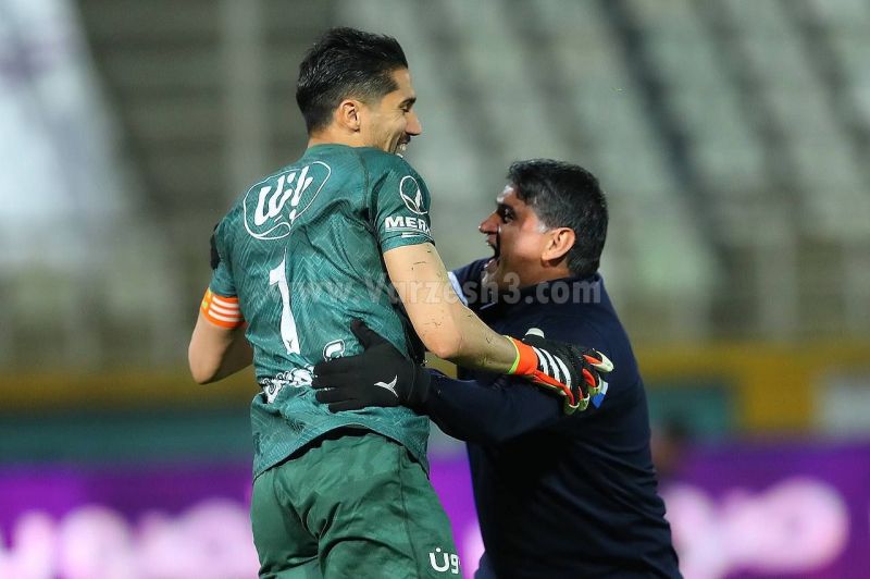 طعنه عجیب مربی استقلال به قهرمانی پاک!