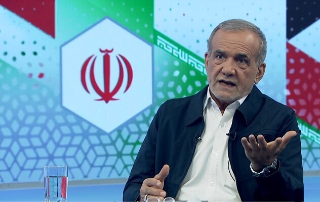 پزشکیان: اگر بنزین قرار باشد گران شود باید خودروهایی وارد کنیم که مصرف آنها پایین است / نمیشود به زور به مردم ماشین بدهیم و بگوییم بنزین هم باید گران شود پزشکیان: اگر بنزین قرار باشد گران شود باید خودروهایی وارد کنیم که مصرف آنها پایین است / نمیشود به زور به مردم ماشین بدهیم و بگوییم بنزین هم باید گران شود