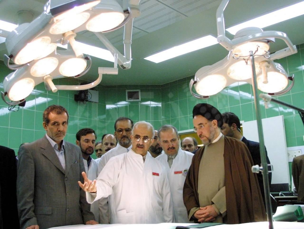 عکس کمتر دیده شده از خاتمی و پزشکیان در اتاق عمل