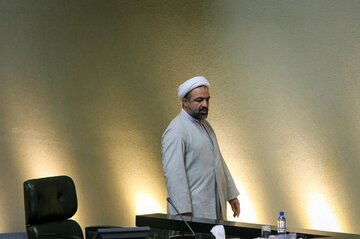 ماجرای بازداشت برادرزاده حمید رسایی از زبان کاظم جلالی/ او پدر فرمانده نیروی انتظامی را برای آزاد کردن بردارزاده اش درآورد ماجرای بازداشت برادرزاده حمید رسایی از زبان کاظم جلالی/ او پدر فرمانده نیروی انتظامی را برای آزاد کردن بردارزاده اش درآورد