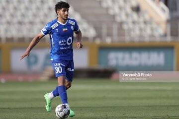 مدافع استقلال مجوز خروج از کشور نگرفت