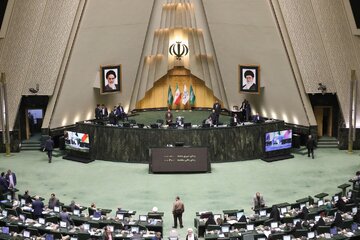 تام کاتن و تندروهای آمریکا مشغول کارند، مجلس ایران ساکت است/ اگر قرار است مجلس ایران کاری انجام دهد نباید افراطیون به میدان بیایند