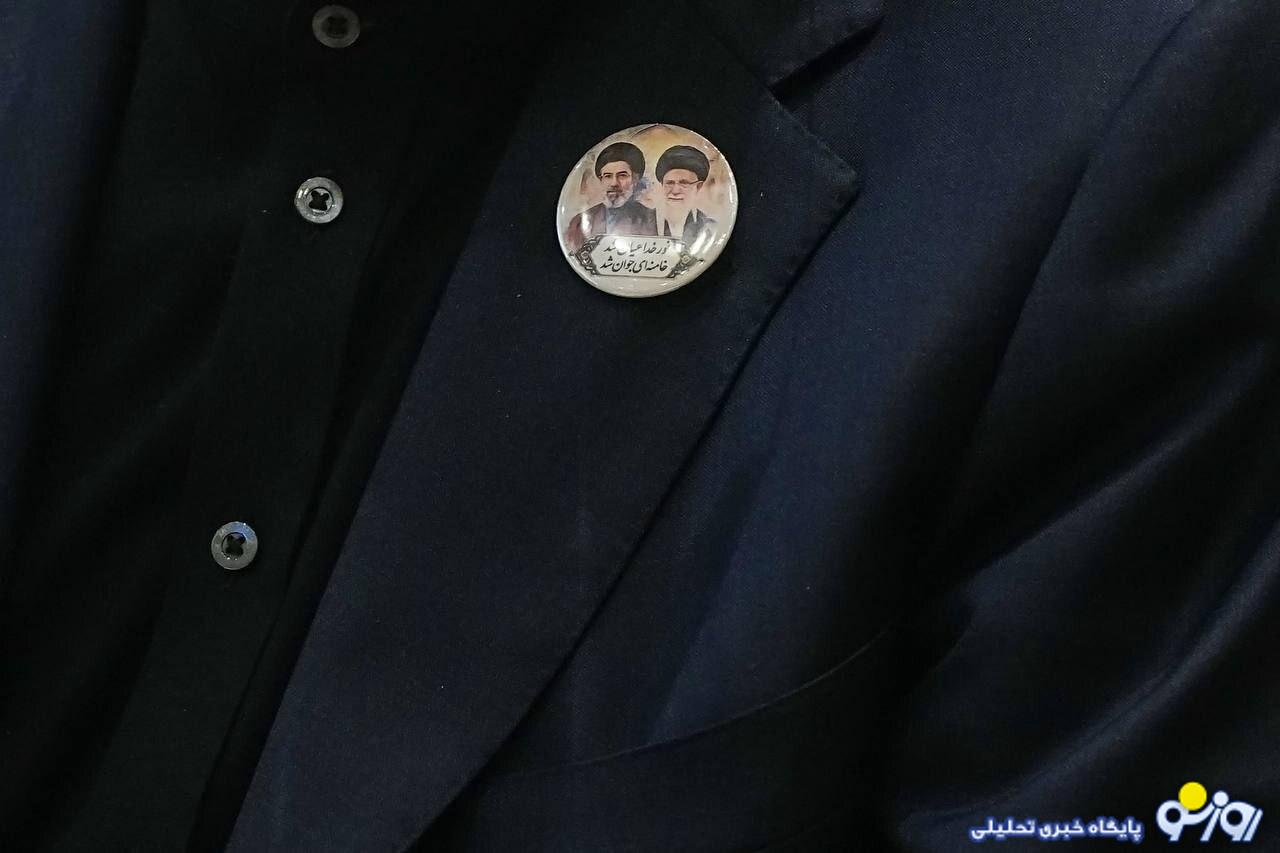 پیکسل نصب شده روی لباس قالیباف در پاکستان