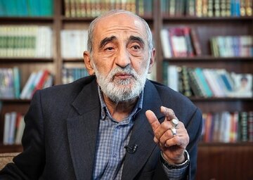 موضعگیری حسین شریعتمداری در برابر تفاهم ایران و امریکا: چرا مسئولان  گزارش دقیق نمی دهند؟ می خواهید تنگه هرمز را باز کنید ؟