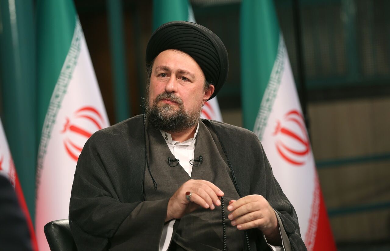 سید حسن خمینی: نظامی‌ها در موقعیت نظامی شجاع هستند، ولی برای گفتن عقاید خود حساب و کتاب می‌کنند/ با عظمت از این مرحله عبور کردیم/ به برکت خون شهدا، سال‌های خوبی پیش روی داریم