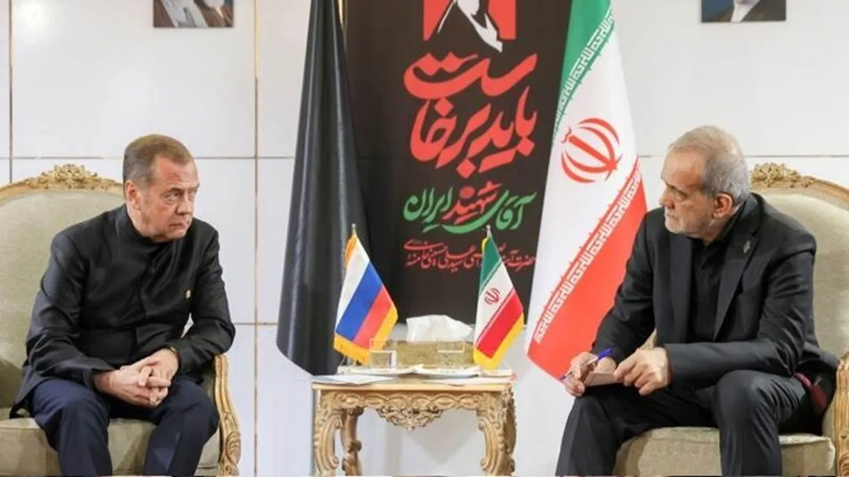 مددوف: ایران در جریان حملات، با افتخار از سختترین آزمون عبور کرد مددوف: ایران در جریان حملات، با افتخار از سختترین آزمون عبور کرد