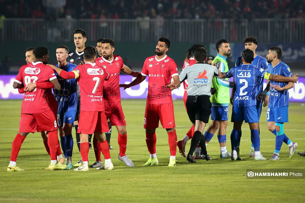 استقلال و پرسپولیس تا دربی به هم نمی‌رسند