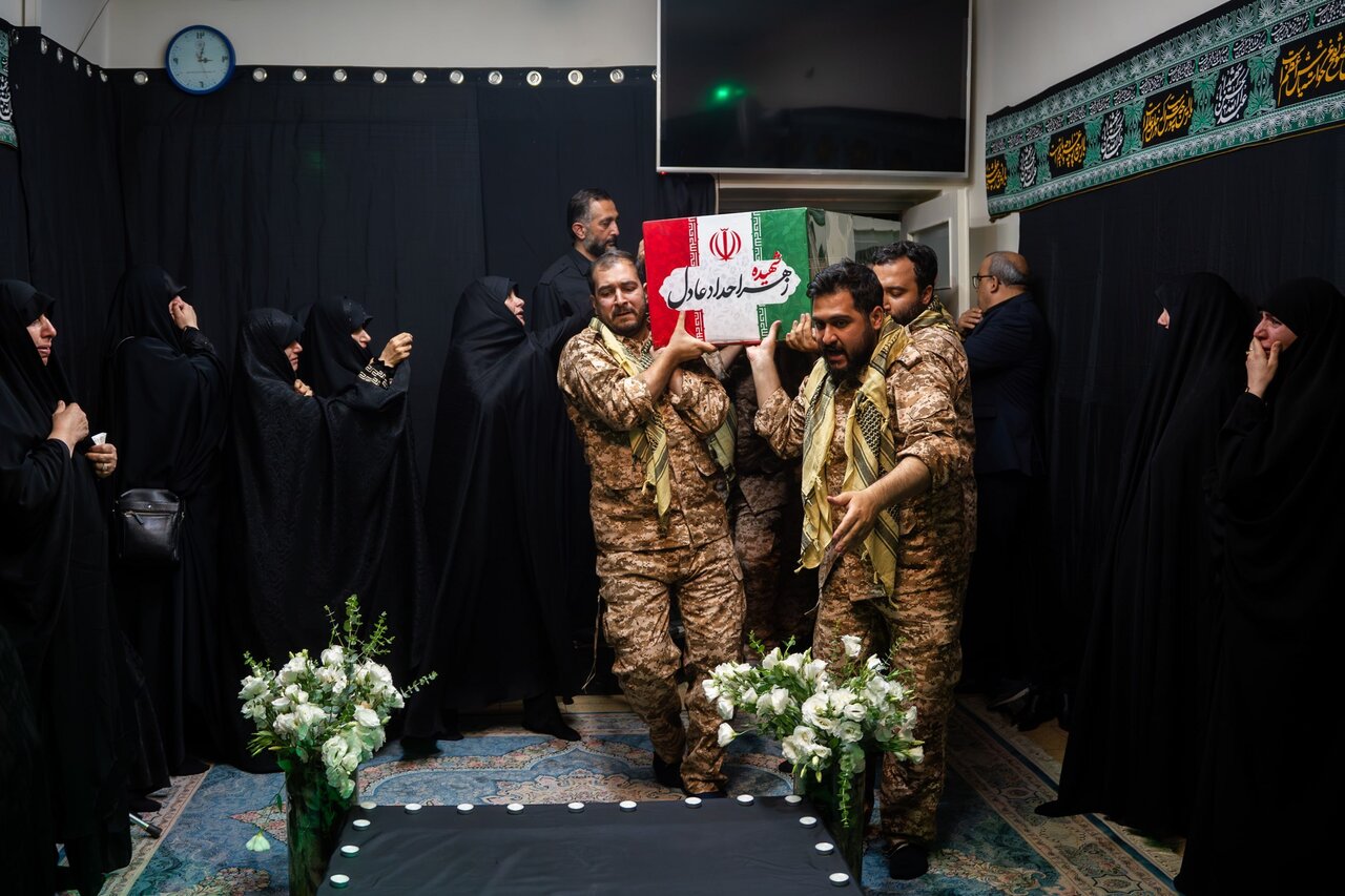 خداحافظی حداد عادل با همسر شهید رهبر معظم انقلاب خداحافظی حداد عادل با همسر شهید رهبر معظم انقلاب