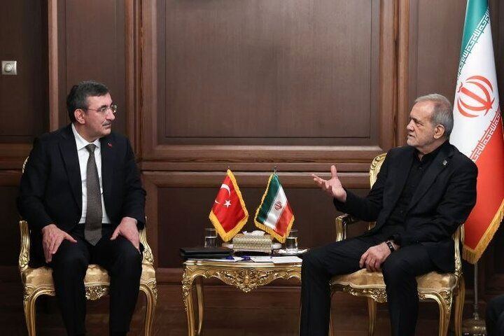 معاون اردوغان بعد از شرکت در مراسم تشییع رهبر شهیدانقلاب چه گفت؟ معاون اردوغان بعد از شرکت در مراسم تشییع رهبر شهیدانقلاب چه گفت؟