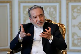 عراقچی: در مذاکرات، دو مرحله پیش‌بینی شده؛ اول یادداشت تفاهم و بعد توافق نهایی/رفع تحریم و موضوعات هسته‌ای در توافق نهایی بحث می‌شود