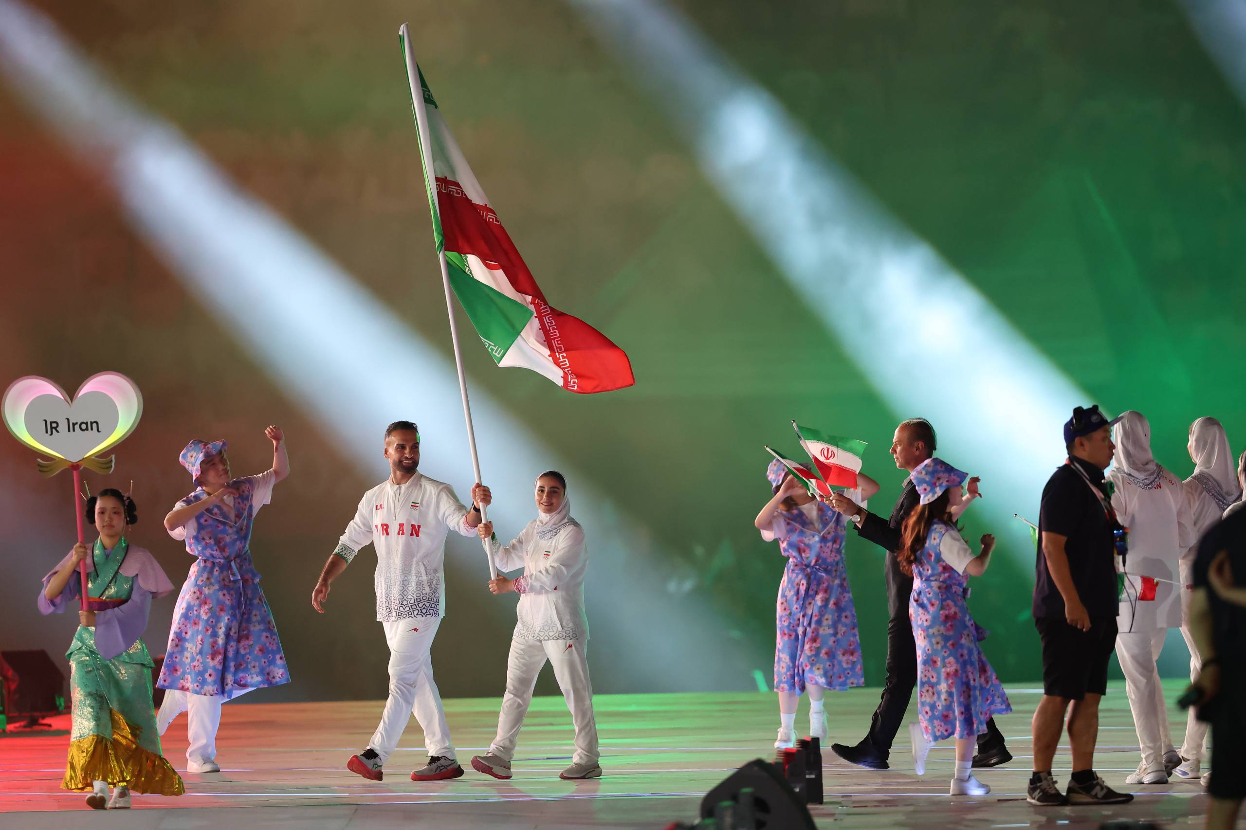 رژه کاروان ایران در میزوهو پارک ناگویا با پرچمداری اتراچالی و کیانی رژه کاروان ایران در میزوهو پارک ناگویا با پرچمداری اتراچالی و کیانی