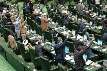 جنگ فراگیر میان ایران و آمریکا رخ می دهد؟/ پاسخ یک نماینده مجلس به انتقادات از طرح مدیریت تنگه هرمز جنگ فراگیر میان ایران و آمریکا رخ می دهد؟/ پاسخ یک نماینده مجلس به انتقادات از طرح مدیریت تنگه هرمز