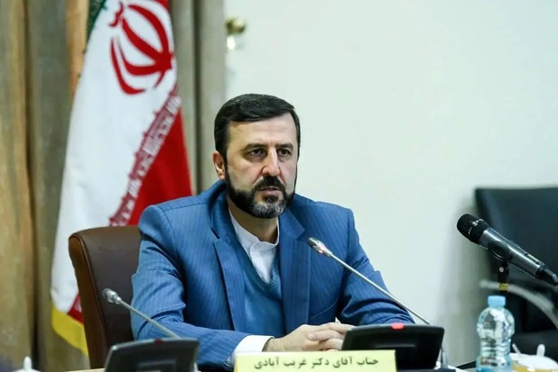 کاظم غریب آبادی جواب بسنت آمریکایی را چه داد؟ کاظم غریب آبادی جواب بسنت آمریکایی را چه داد؟