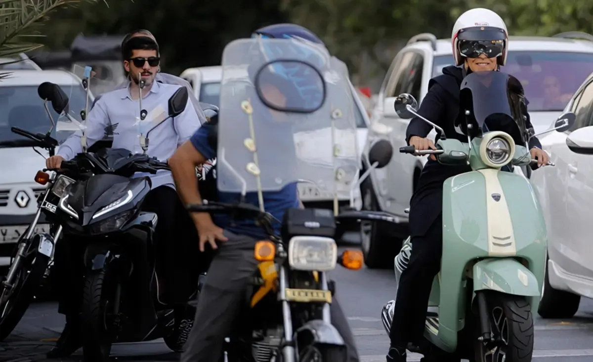 women-motorcycle-license-iran-600-thousand-motorcycles-insurance-1