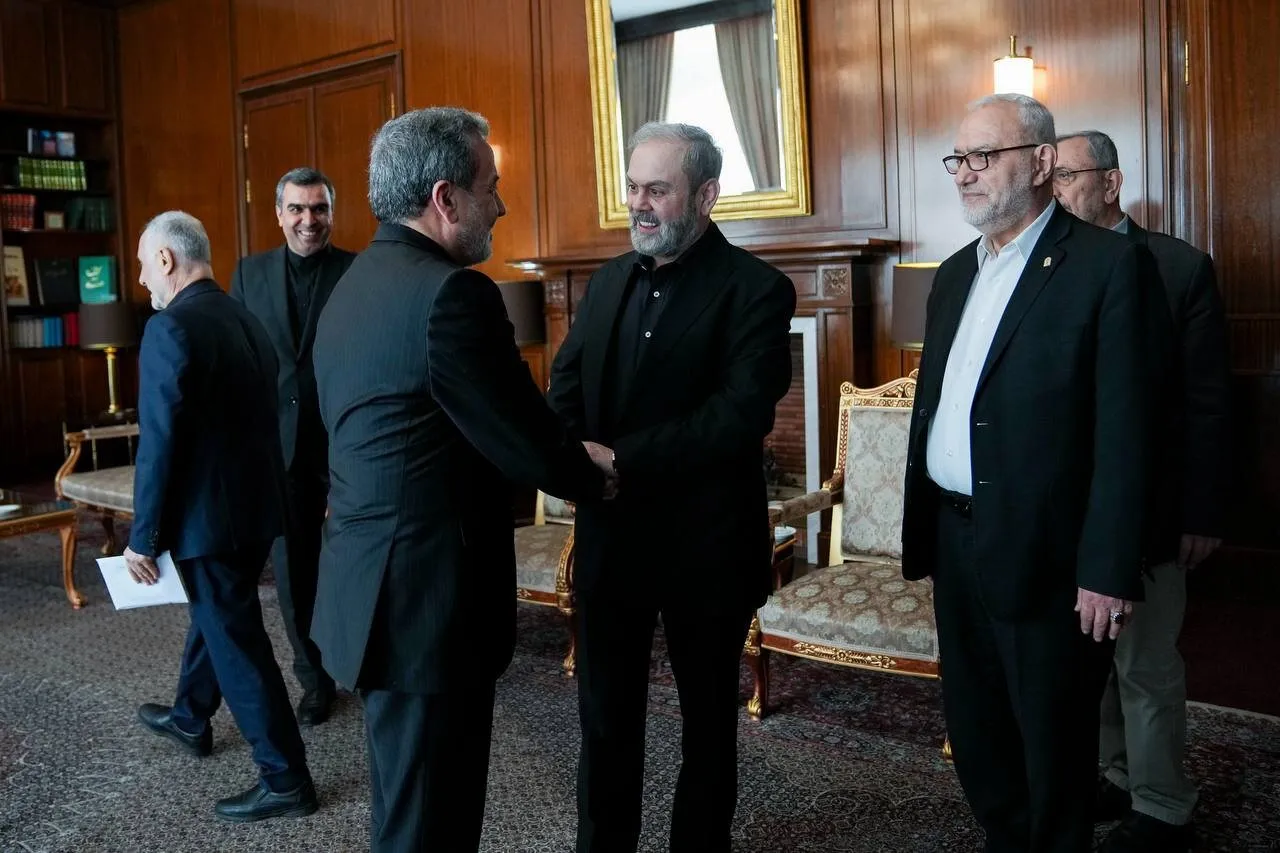 عراقچی: ایران اجرای بند نخست تفاهم ایران و آمریکا درباره لبنان را با جدیت پیگیری میکند + عکس
