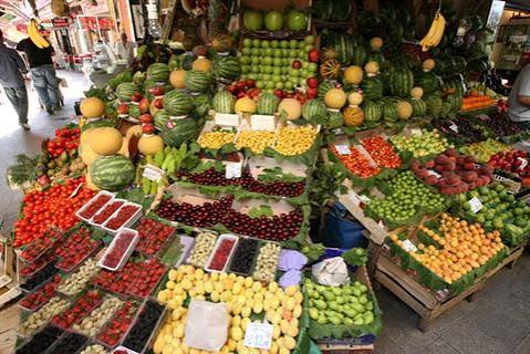 ملت ما شایسته خرید قسطی گوشت و میوه نیست! ملت ما شایسته خرید قسطی گوشت و میوه نیست!