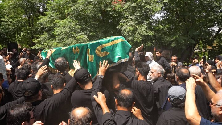 خاکسپاری فرزاد جمشیدی با حضور مجریان و هنرمندان خاکسپاری فرزاد جمشیدی با حضور مجریان و هنرمندان