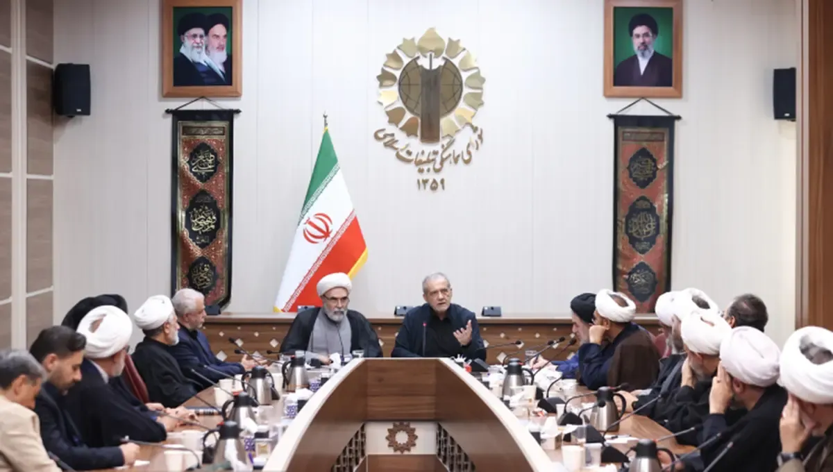 پزشکیان: دولت در تمامی تصمیمات راهبردی تابع نظر رهبری است پزشکیان: دولت در تمامی تصمیمات راهبردی تابع نظر رهبری است