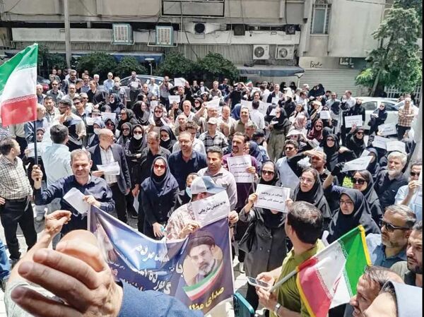 دلیل تجمع دانشگاهیان مقابل سازمان اداری و استخدامی چه بود؟ دلیل تجمع دانشگاهیان مقابل سازمان اداری و استخدامی چه بود؟